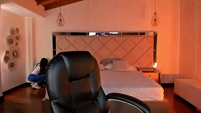 SophieHouston  online show from April 24, 3:09 am