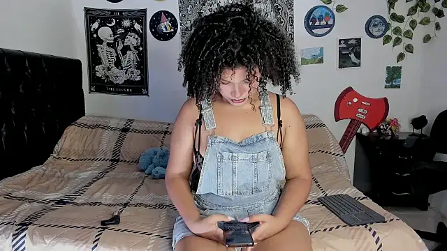 chloe kisses online show from September 14, 10:13 am