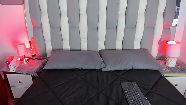 Adaara Rey online show from October 6, 8:02 pm