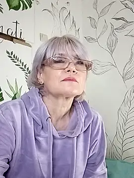 Catty Lady online show from February 8, 9:50 pm