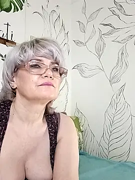 Catty Lady online show from April 6, 7:26 pm