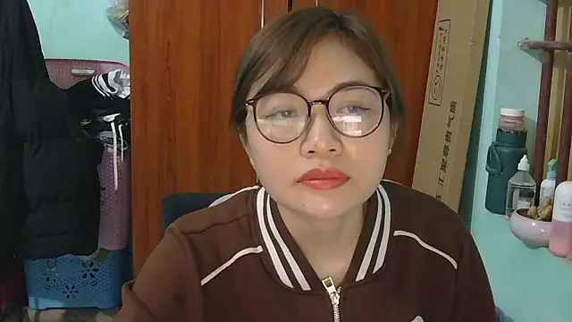 Uhem112 online show from December 5, 1:34 pm