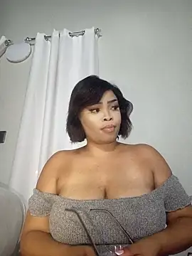 MadamPinky online show from February 8, 5:27 pm