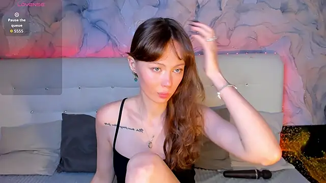 LolaMeddisson online show from January 15, 11:00 pm