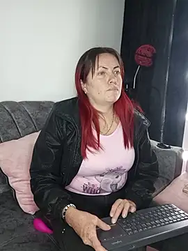 carolinhe  online show from October 14, 7:49 pm