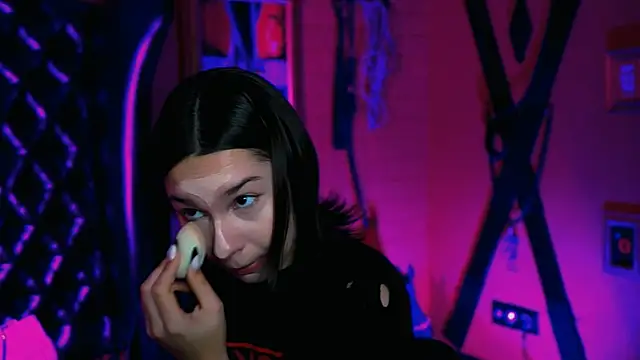 KimClarks  online show from October 14, 1:25 pm