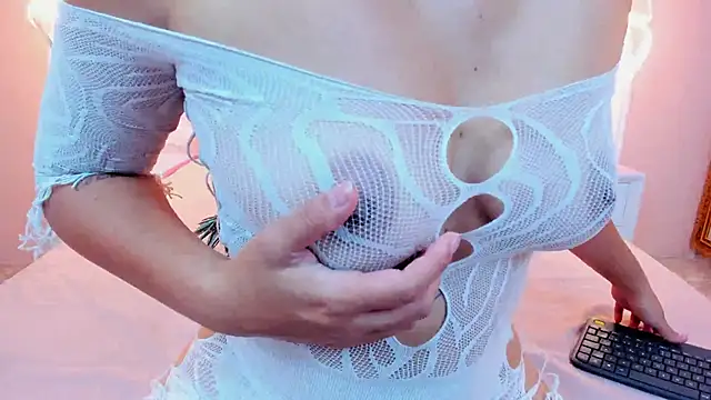 JasmineRhodes online show from October 10, 1:38 pm