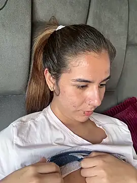 AllieYourGirl online show from December 13, 7:53 pm