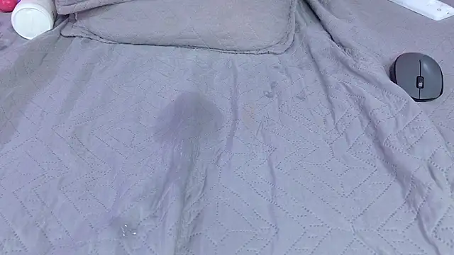 emmacurvy online show from March 30, 8:47 am