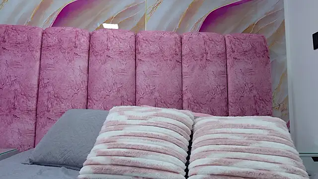 emmacurvy online show from March 19, 3:11 am