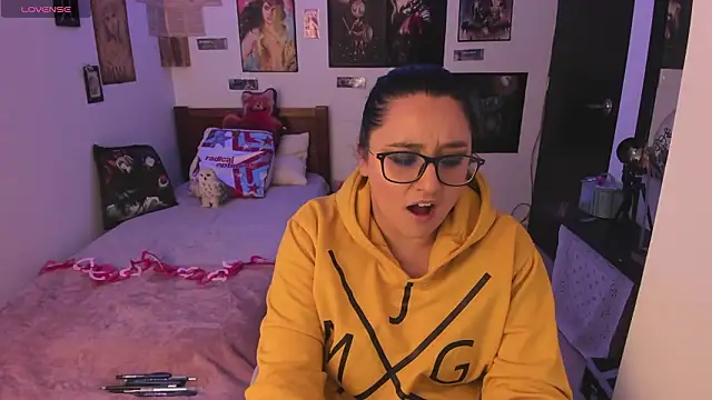 Cherry blush  online show from February 9, 5:15 pm