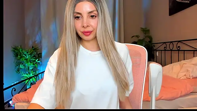 VelvetEliza online show from April 3, 8:18 pm