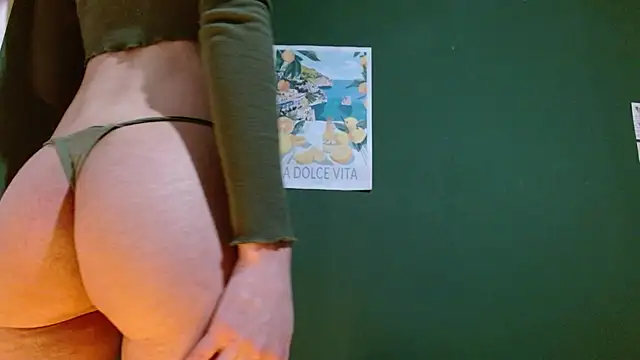 Roxiehood online show from March 10, 2:15 am