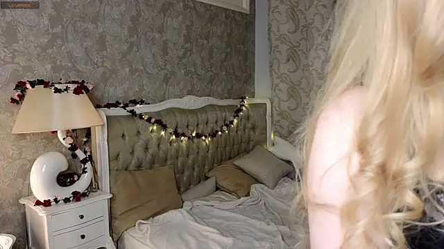 Emma Frosty online show from October 11, 8:11 pm