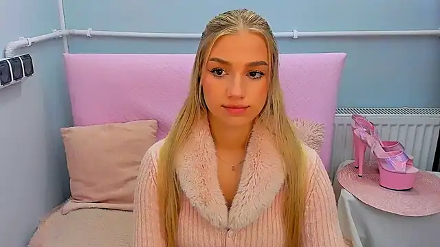 EvetteRose online show from October 5, 8:25 pm