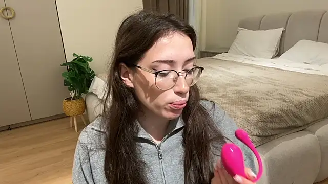 Kelly Berry   online show from September 29, 8:30 am