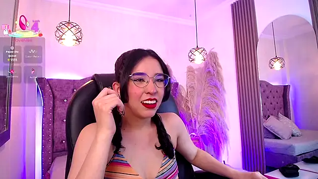 Amara Davis online show from December 23, 4:05 am