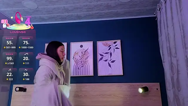 SarahMiler  online show from February 20, 11:45 am