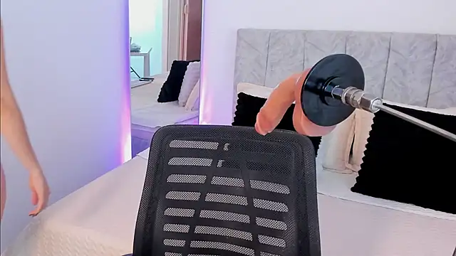 Taylormaxwell online show from January 16, 8:38 pm