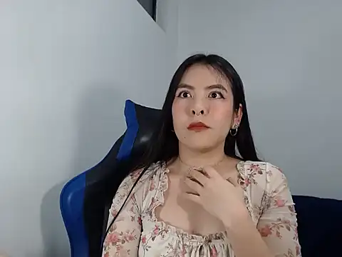 EloiseJun online show from December 14, 4:18 am