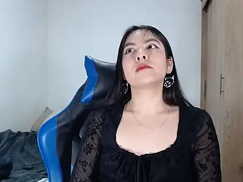 EloiseJun online show from December 2, 7:10 am