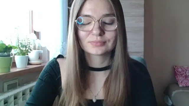 LooveELLYx online show from February 13, 7:32 am