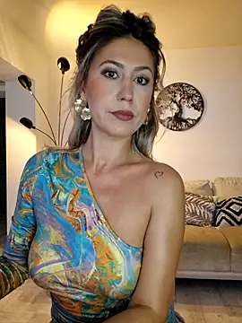 CelynaRoss online show from September 30, 8:42 am