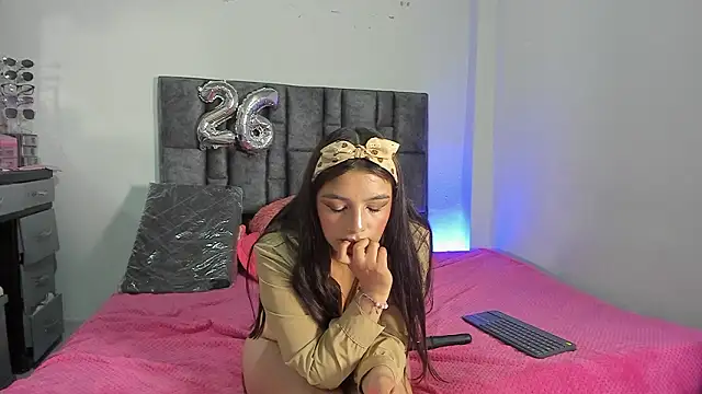 Esmeraldaa- online show from March 17, 6:50 am