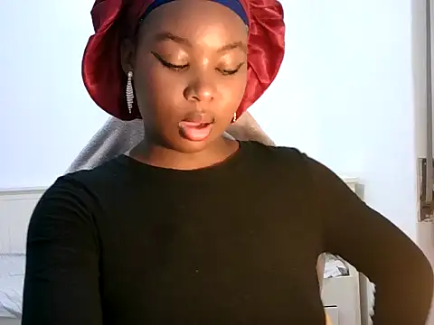 zoe215 online show from May 17, 12:37 pm
