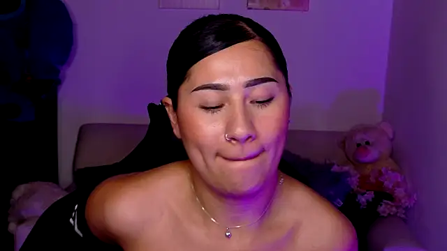 evelyn ch  online show from February 13, 7:04 pm