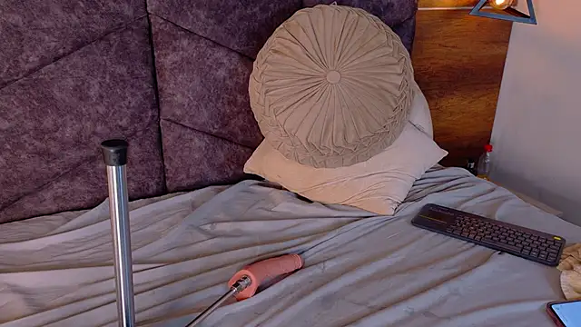 JenaCooper  online show from February 3, 6:40 am