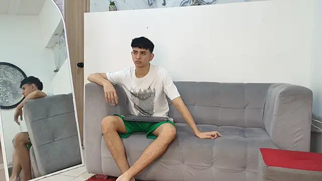 TWINKS FRIENDS online show from February 14, 1:46 pm