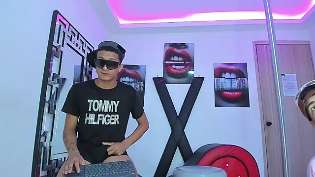 TWINKS FRIENDS online show from October 13, 7:55 am