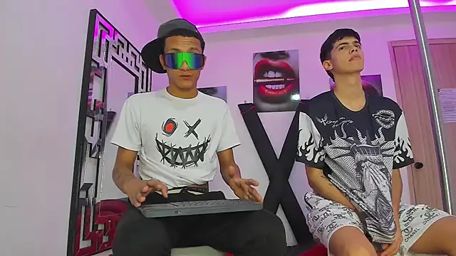 TWINKS FRIENDS online show from October 10, 7:24 am