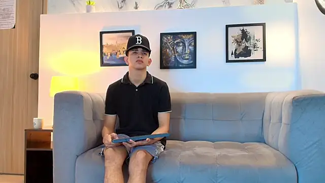 TWINKS FRIENDS online show from February 28, 1:21 pm