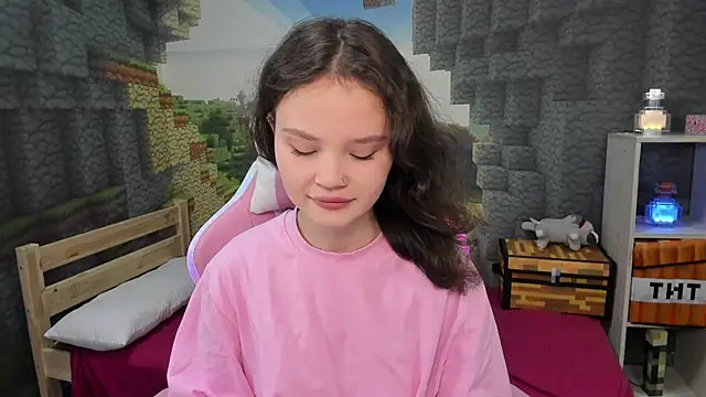 EmilyChaves online show from October 20, 8:12 pm