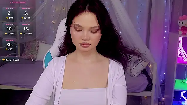 EmilyChaves online show from May 11, 2:45 pm