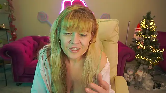 BellaLaPetit online show from January 16, 2:13 pm