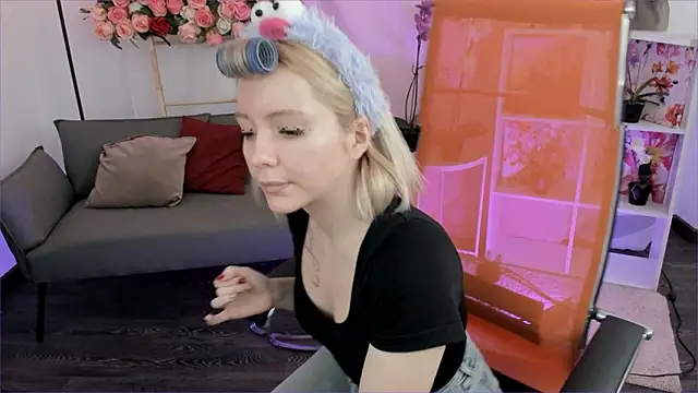 AuroraWrenfield online show from March 5, 4:30 am