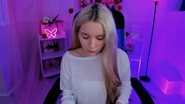 AuroraWrenfield online show from September 11, 7:31 am