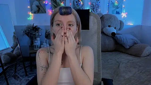 AuroraWrenfield online show from February 17, 4:23 am