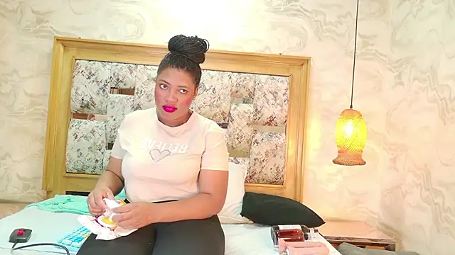 ZOLEY WATSON online show from February 2, 3:16 am