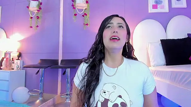 my aleja  online show from October 6, 12:33 pm