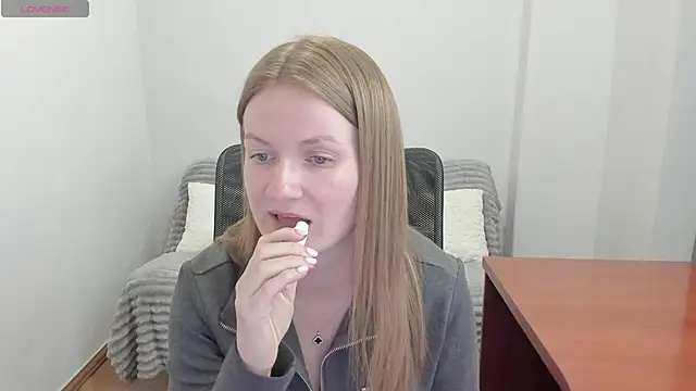 Alisha Skyes online show from April 9, 8:25 pm