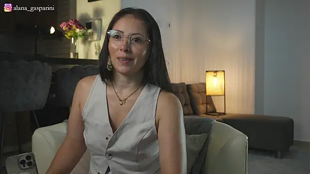 alana gasparini online show from November 14, 2:44 am