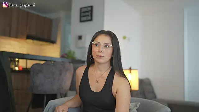 alana gasparini online show from April 6, 7:37 pm