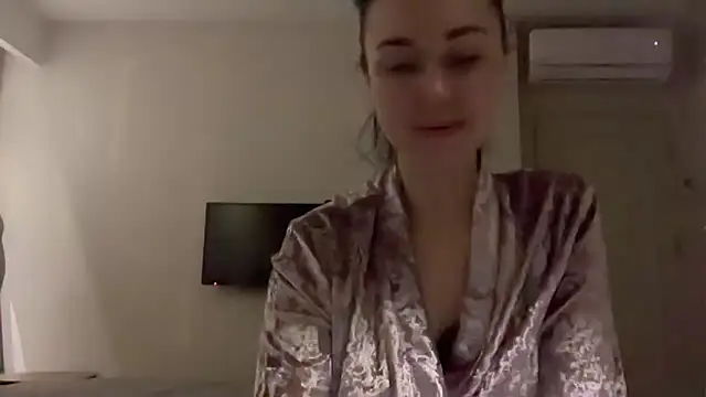 Gilin1 online show from February 13, 9:05 pm