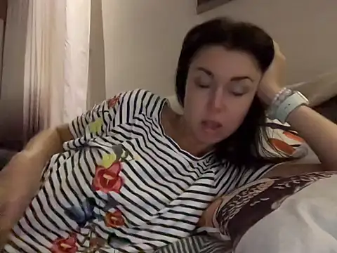 Gilin1 online show from October 13, 6:43 pm