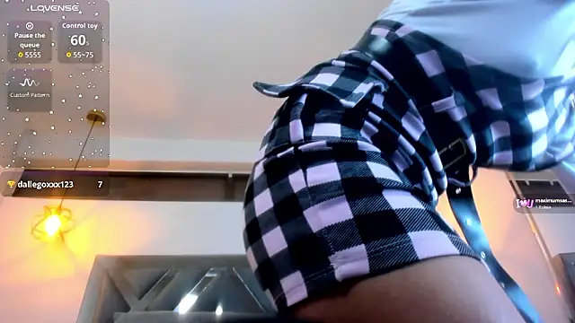 Hanna Cornee  online show from February 14, 1:13 pm