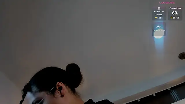 Hanna Cornee  online show from September 23, 1:53 pm